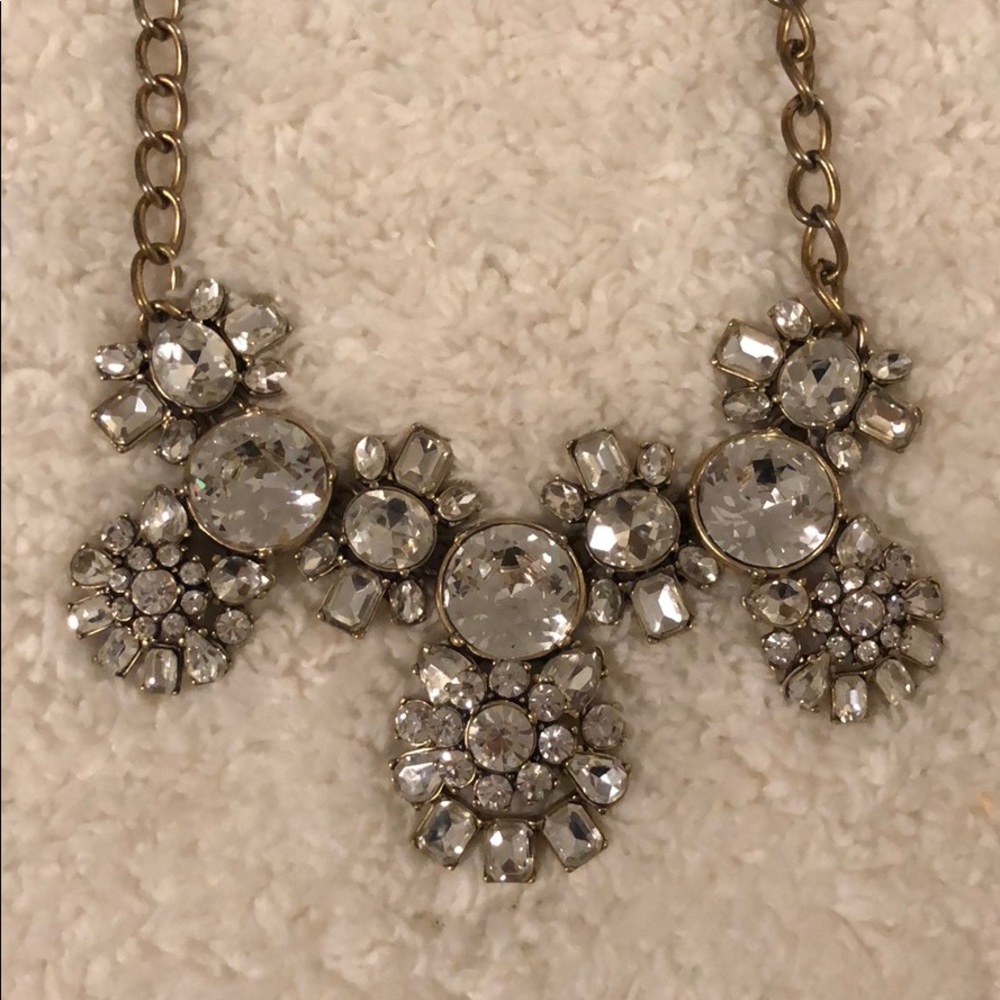 Stand out with this statement necklace! ✨